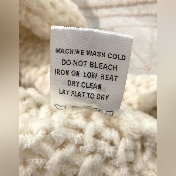 NEW One Grey Day Hooded Oversized Soft Cream Sweater Size Small - Picture 7 of 8